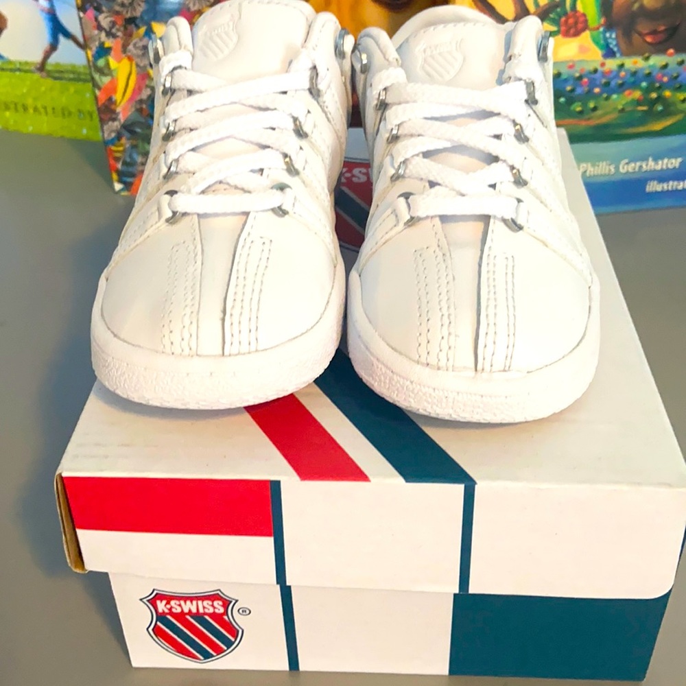 Never been worn before classic Kswiss tennis shoes